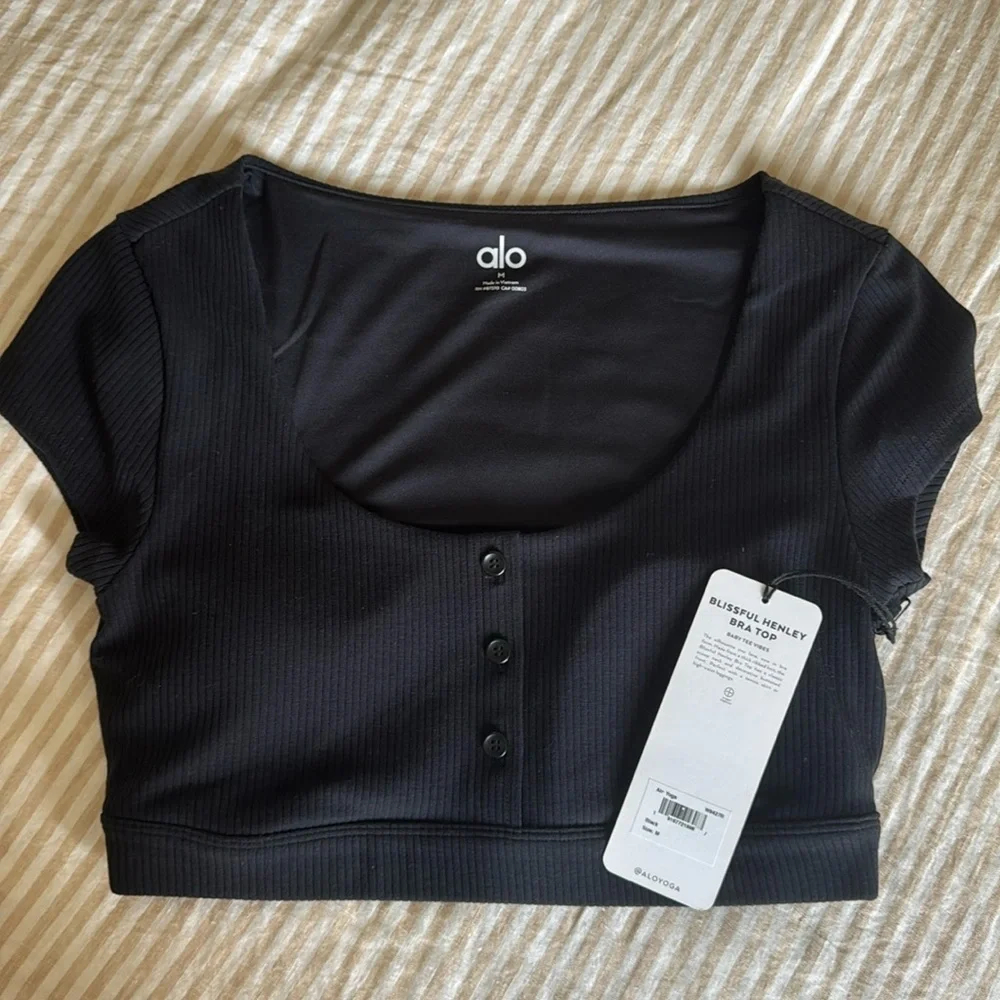 Alo size medium NWT blissful Henley bra top black